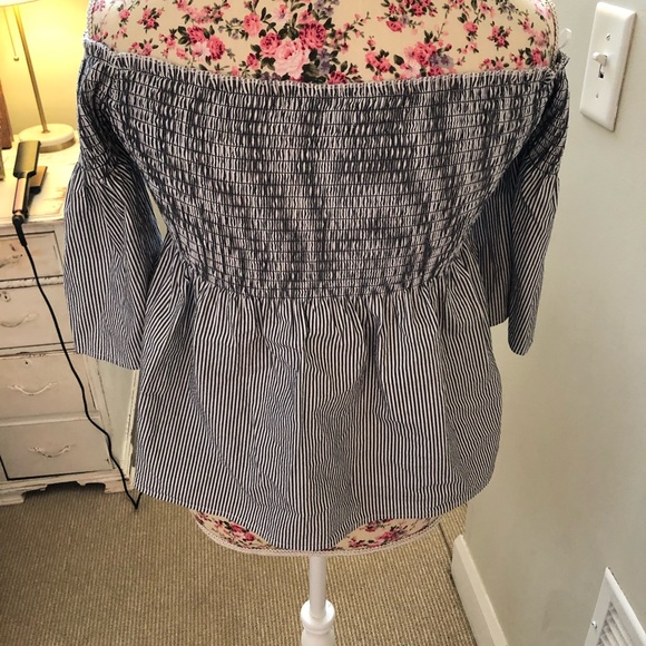 Hollister Off-The-Shoulder Top - Picture 2 of 3